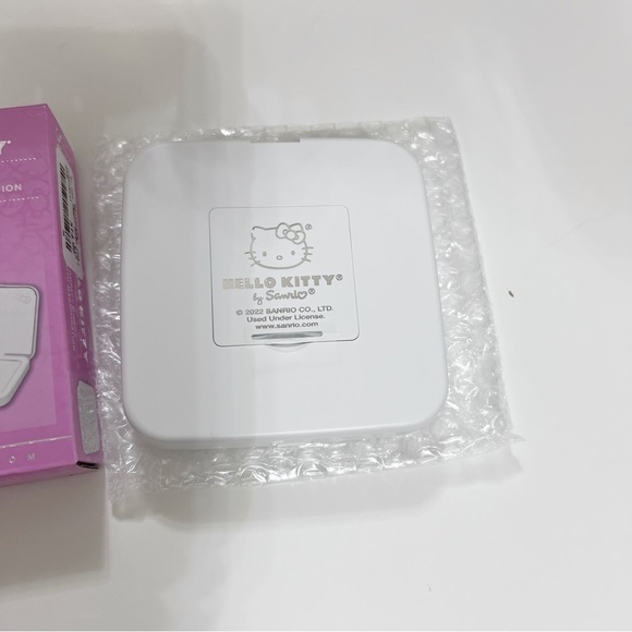 NEW Impressions x Hello Kitty® Supercute Compact Mirror with Magnification - Picture 4 of 7